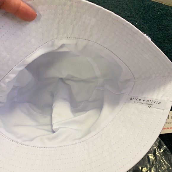 Alice and Olivia Reversible Bucket Hat Daisy - Picture 2 of 4